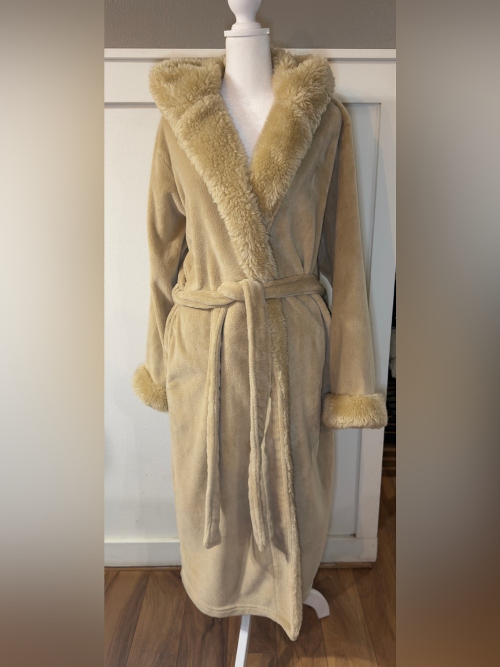 Pottery Barn Golden Faux Shearling Hooded Robe Women’s Size Large Cozy Plush